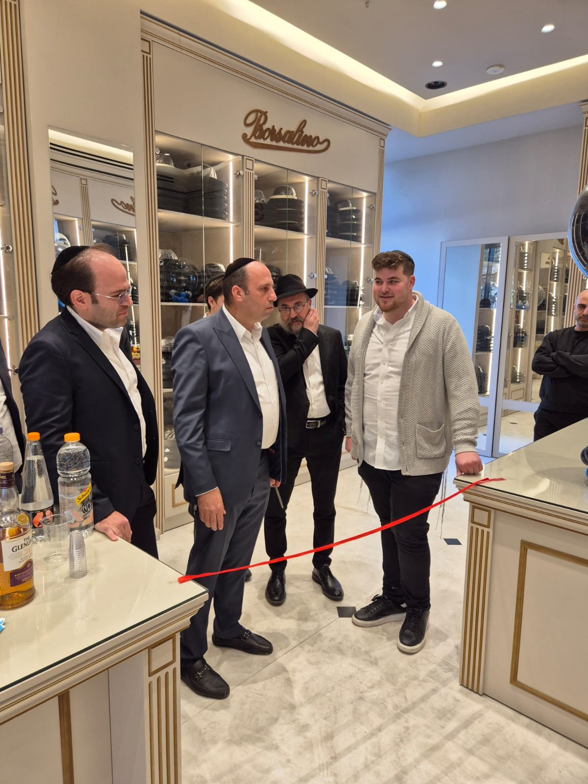באדיבות המצלם