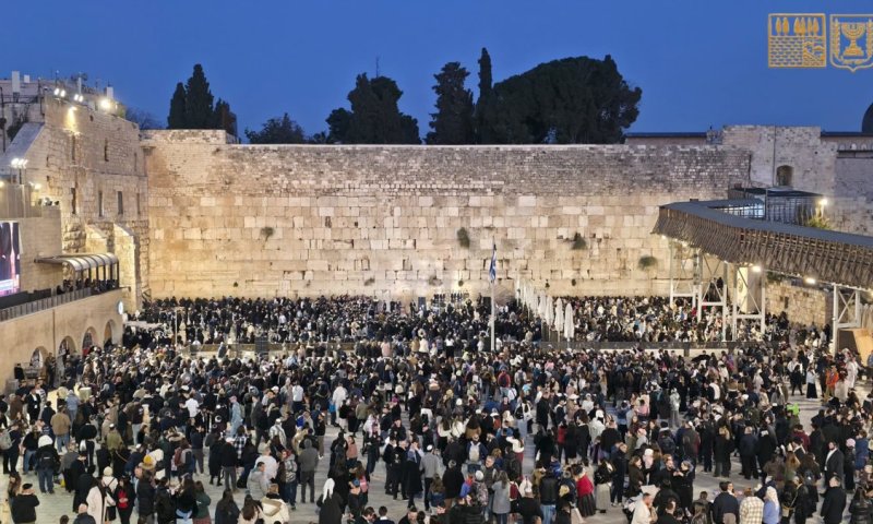דרעי: "הוכנס צלם בהיכל, לא נאפשר שינוי באופי התפילה בכותל"