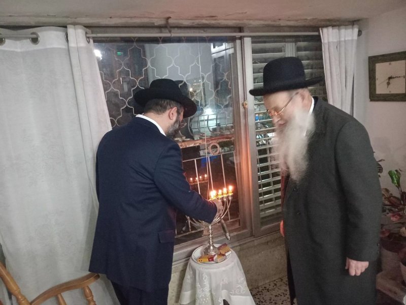 באדיבות המצלם