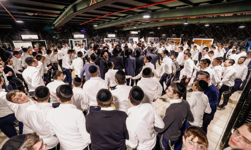 להזכירם תורתך: ישיבת 'מגדל עוז' חגגו את המסיבה בסיום מבצע 'קניין חנוכה'