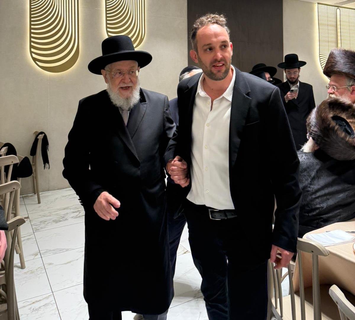 באדיבות המצלם