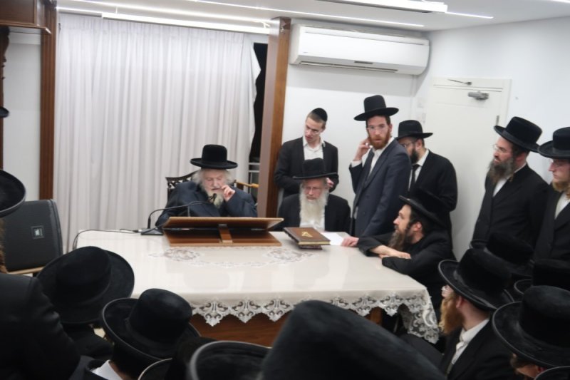 באדיבות המצלם