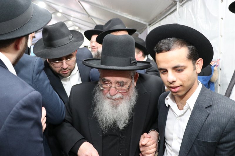 באדיבות המצלם