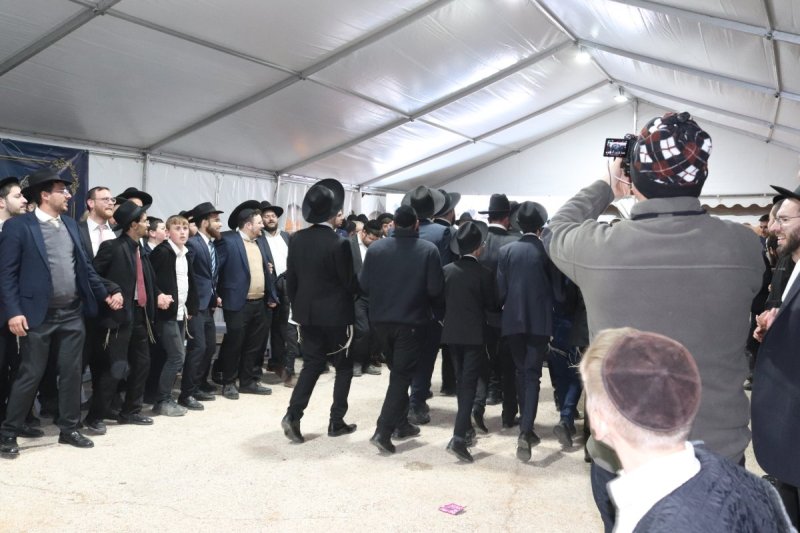 באדיבות המצלם