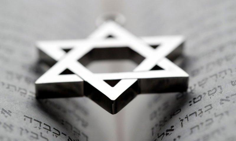 אוסטרליה: אנטישמי הואשם בהצגת סמלי שנאה נאציים