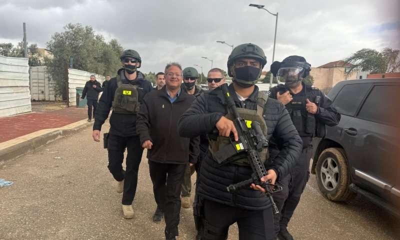 המבצע המשטרתי בתראבין: פגישה דרמטית בין השר בן גביר למנהיג השבט