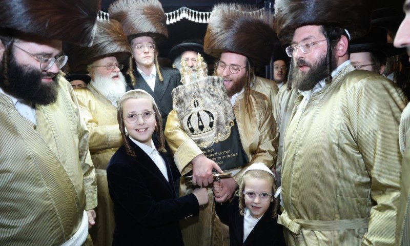 חבורת 'רבי משה'ס שיעור' הכניסו ספר תורה לתולדות אברהם יצחק