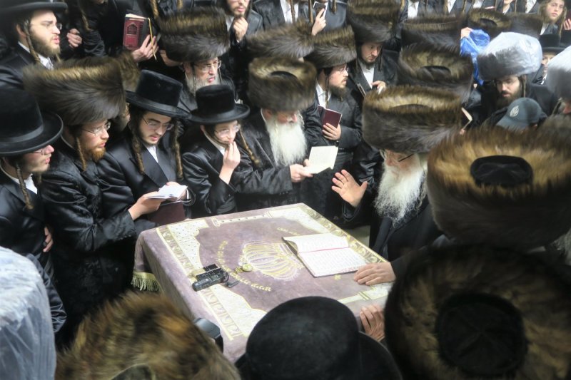 מ. אדלר
