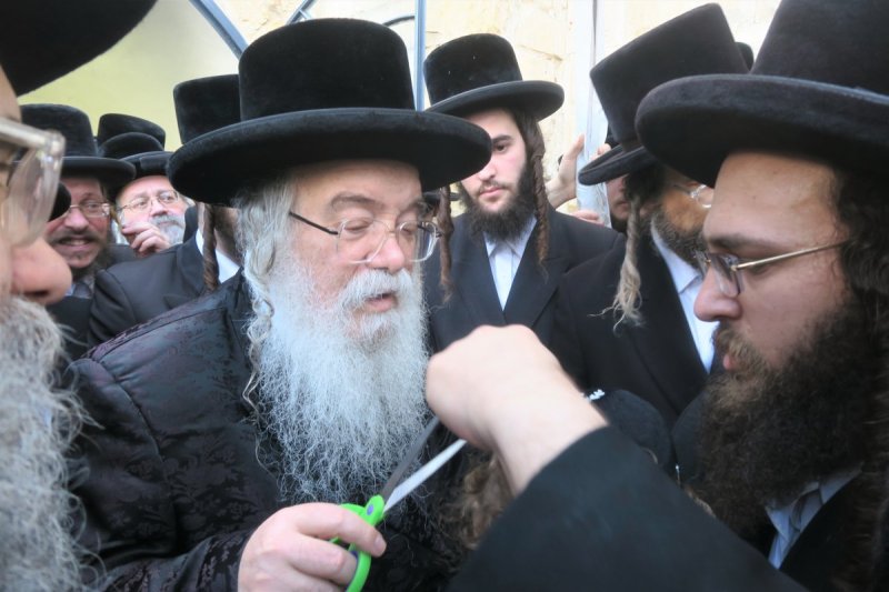 מ. אדלר