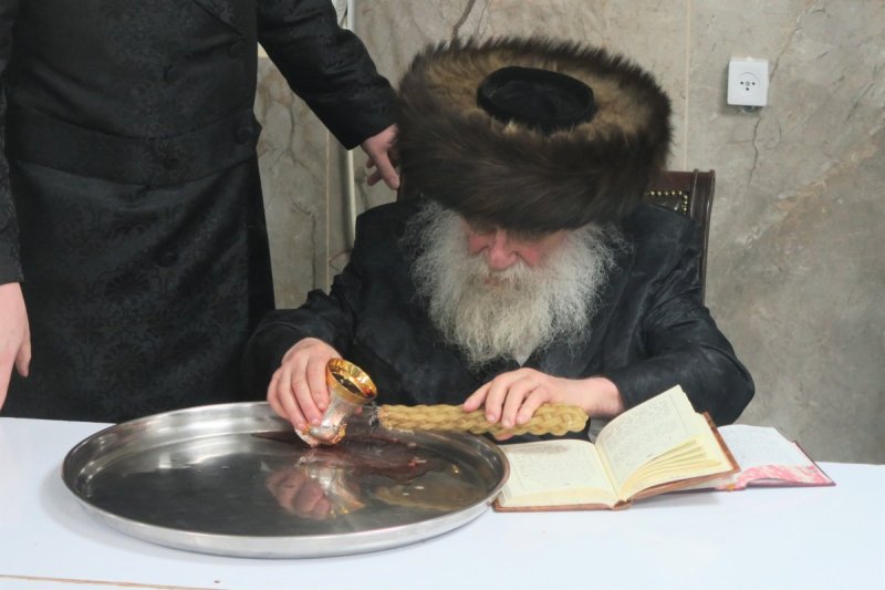 מ. אדלר