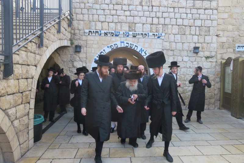 מ. אדלר