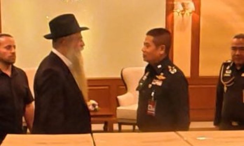 שליח חב"ד בתאילנד זכה להוקרה בטקס צבאי על סיוע לנפגעי שיטפונות | קידוש השם