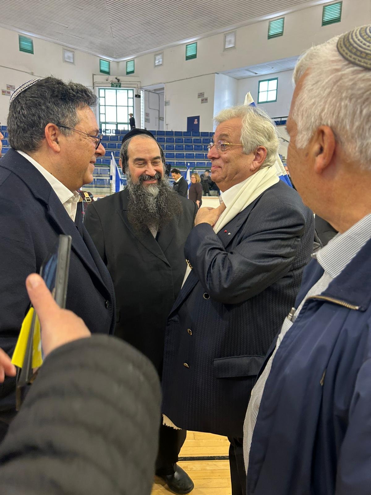 באדיבות המצלם