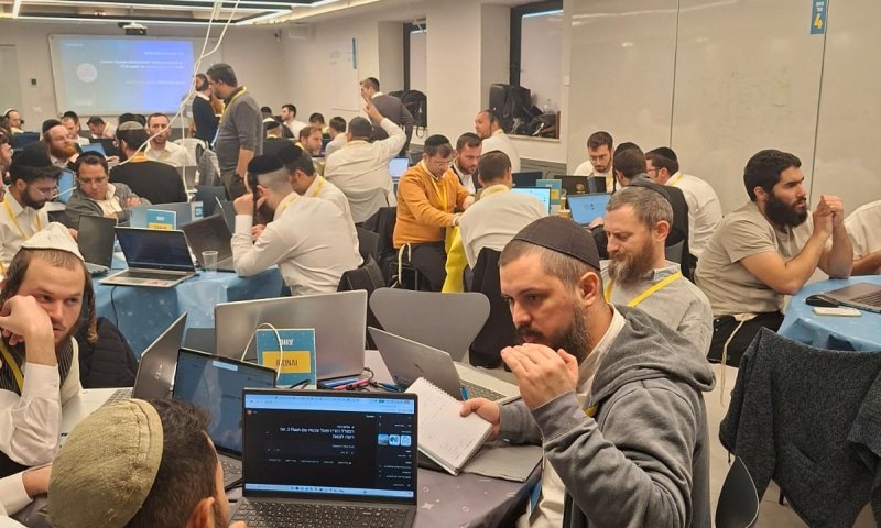 בינה מלאכותית בשירות הציבור: 70 מפתחים חרדים פתרו אתגרים ליד שרה וחברת bizz בהאקתון AI