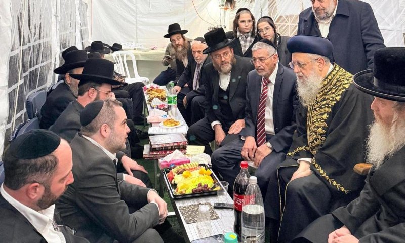 כולם נהרו לנחם את משפחת ביכלר על פטירת אביהם ז"ל