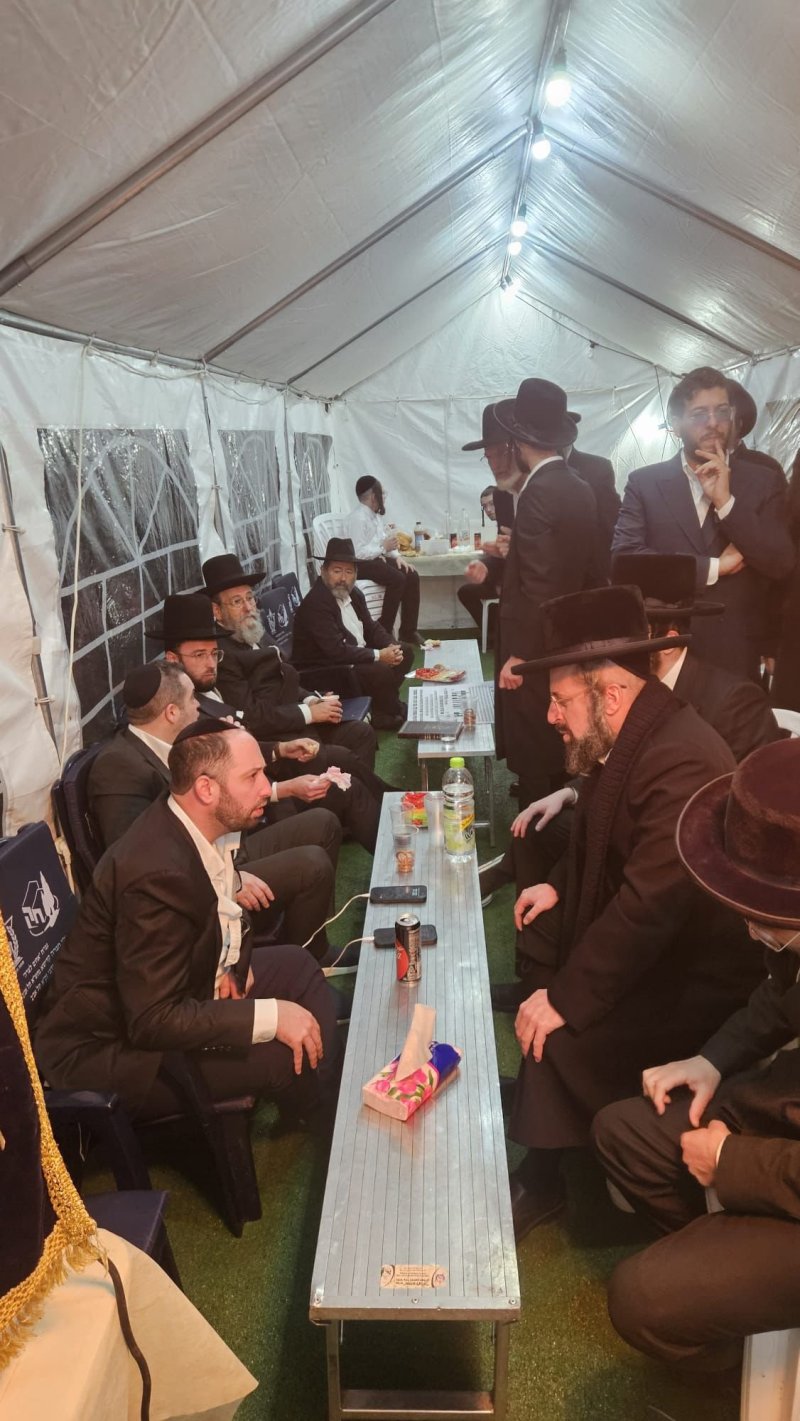 באדיבות המצלם