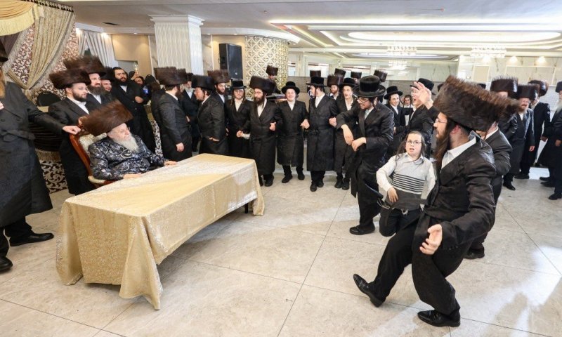 לאחר שבע ברכות לנכדתו: החסידים נפרדו מהרבי שחזר לארה"ב