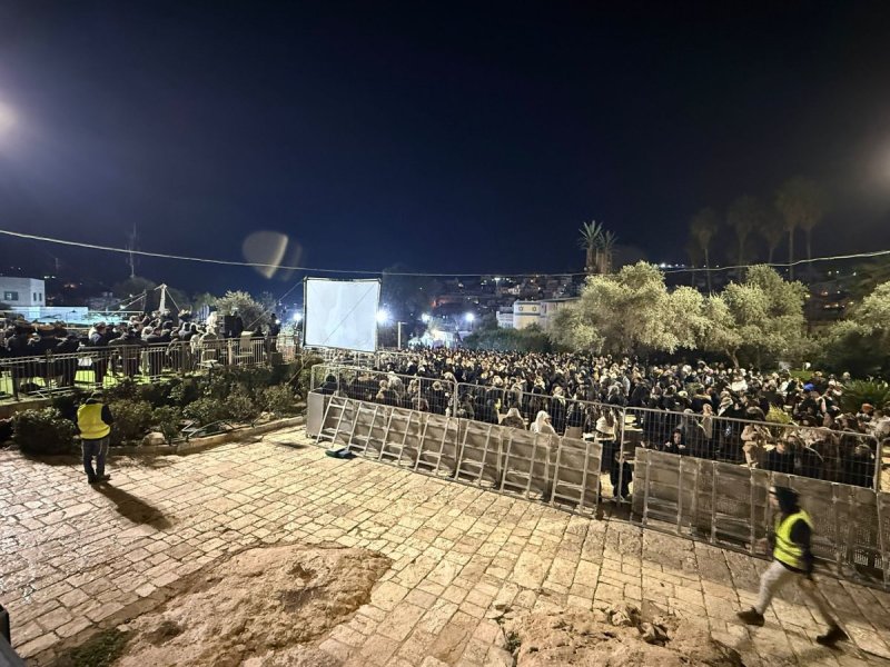 באדיבות המצלם