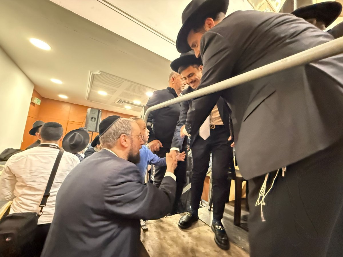 באדיבות המצלם