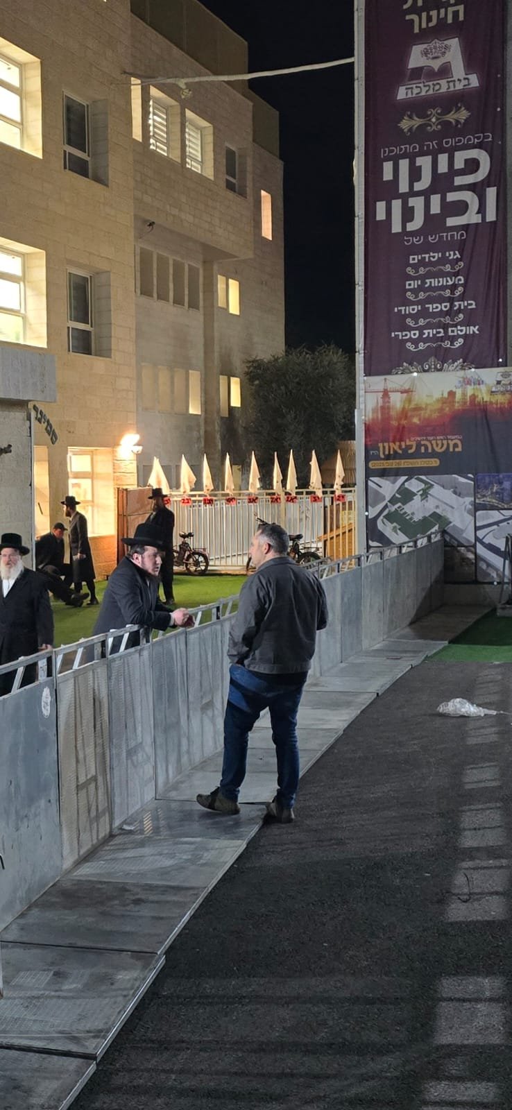 באדיבות המצלם