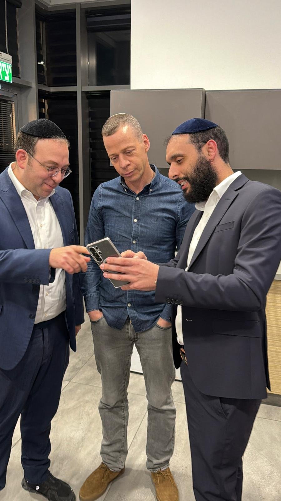 באדיבות המצלם