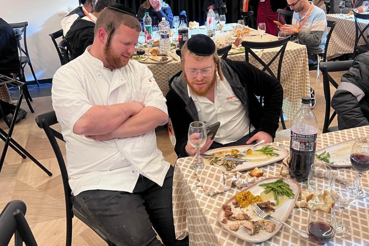 באדיבות המצלם