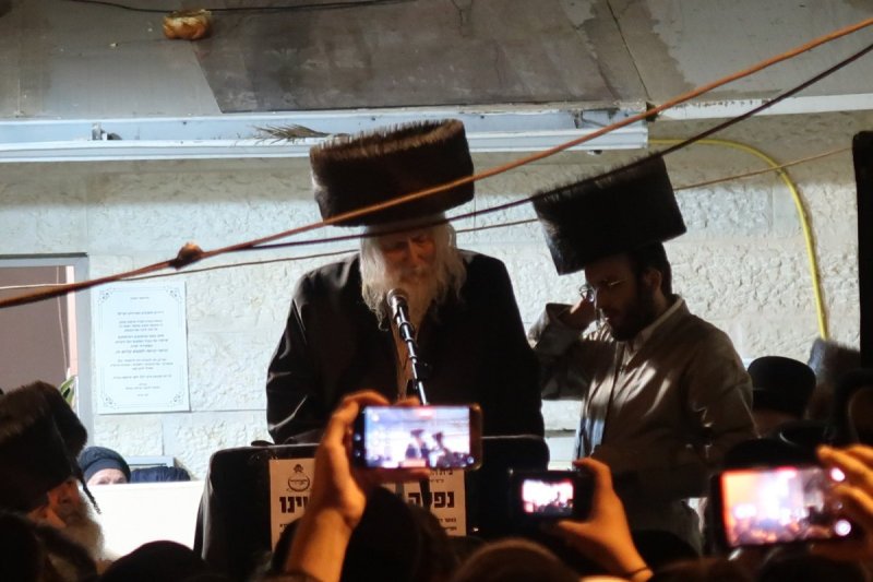 באדיבות המצלם