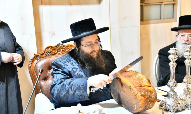עם כסא אדמו"רים חדש: הרבי ערך טיש לסבו ה'אריה שאג'
