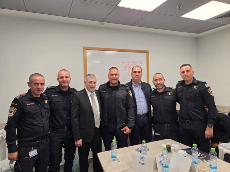 יחצ