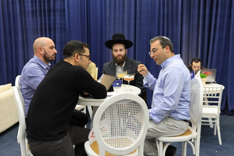 באדיבות המצלם