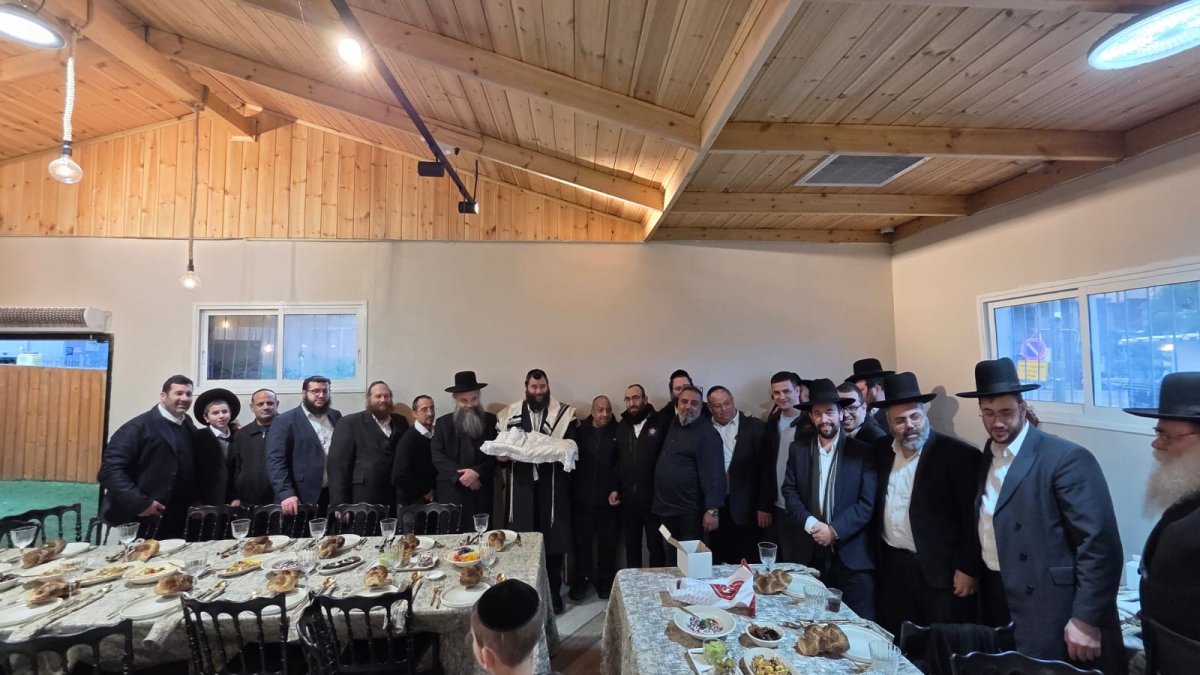 באדיבות המצלם