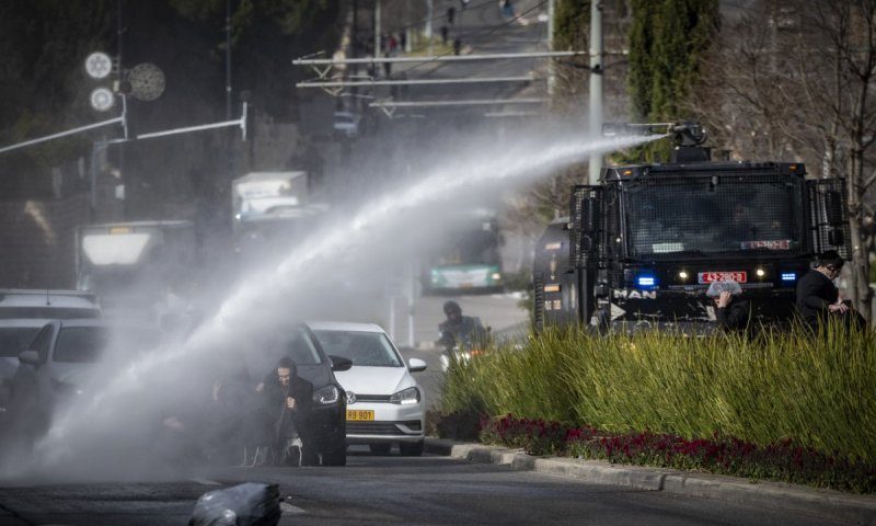 הוארך מעצר המטפלות | עימותים בשורת מוקדים - לפני הדיון על נתיחת הפעוטות