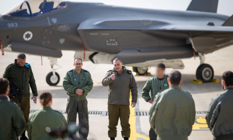 זמיר מנבטים: חיל האוויר בחזית המאמץ, ערוך להכרעה בכל זירה