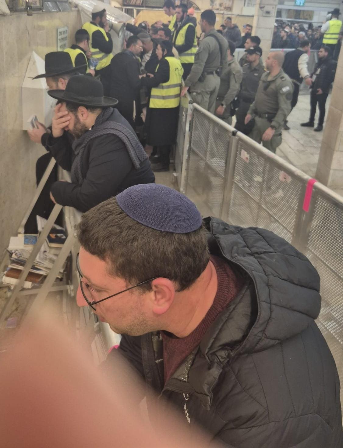 באדיבות המצלם