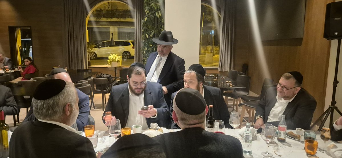 באדיבות המצלם