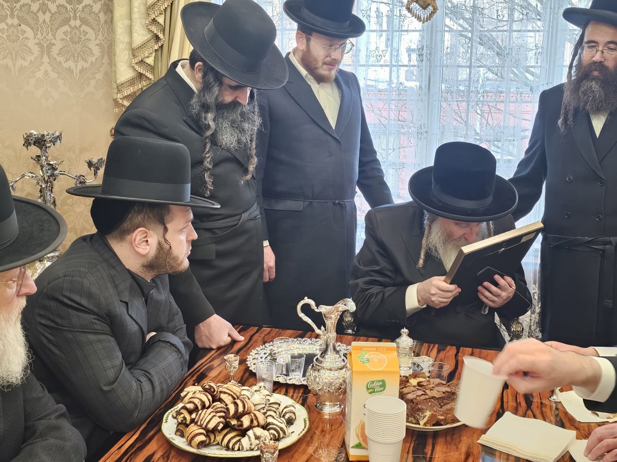 באדיבות המצלם