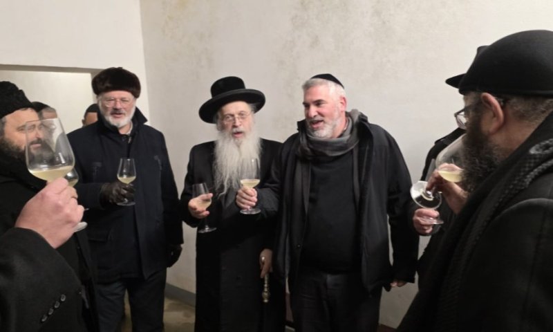 בד״ץ חוג חתם סופר פ״ת העניקו כשרות מהדרין ליקב החדש בניקלשבורג