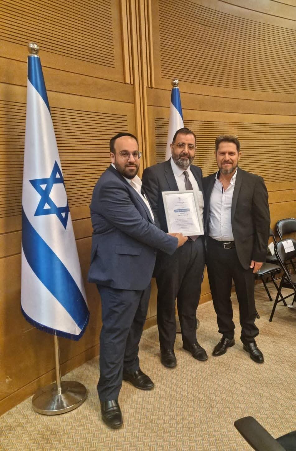 באדיבות המצלם