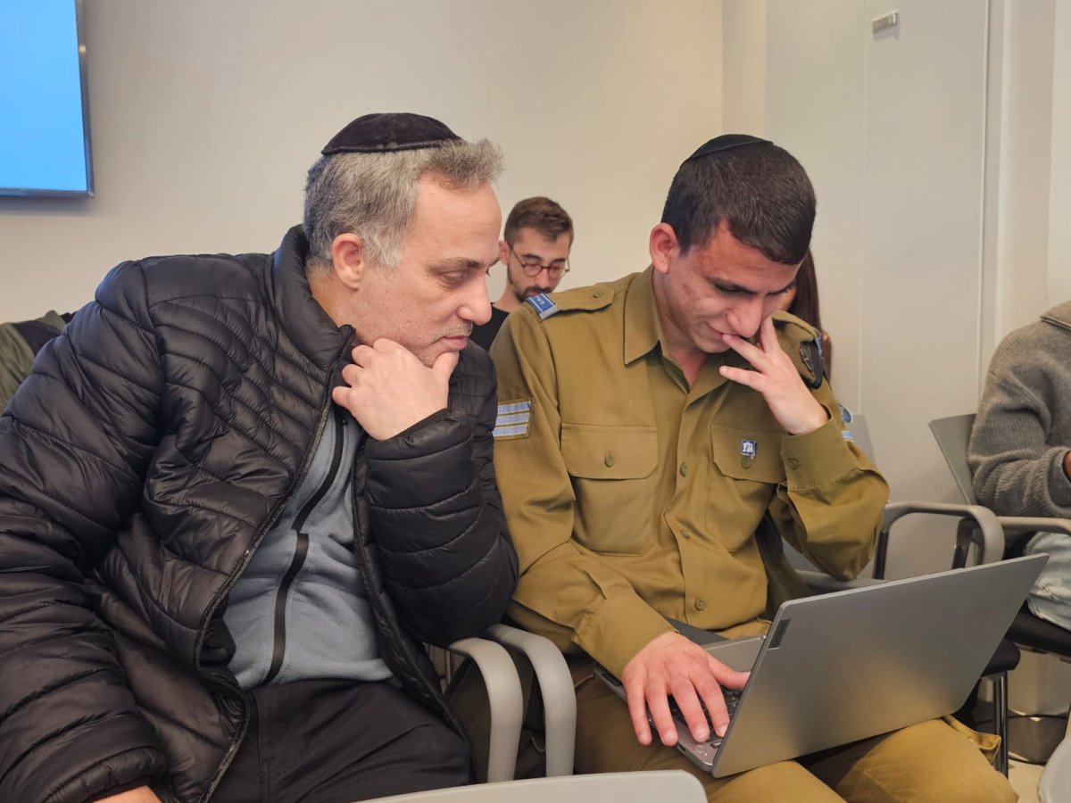באדיבות המצלם