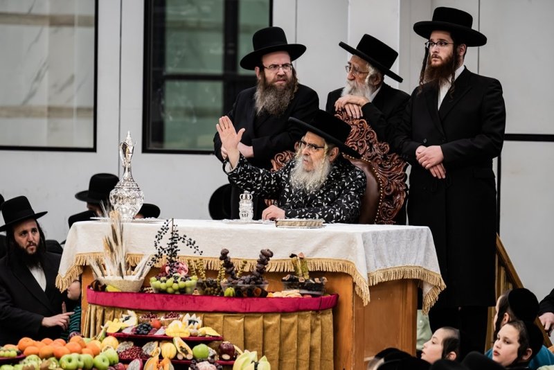 בחצרות סאטמר
