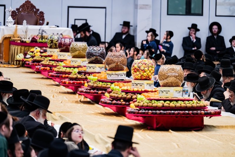 בחצרות סאטמר