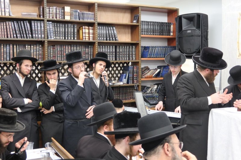 באדיבות המצלם
