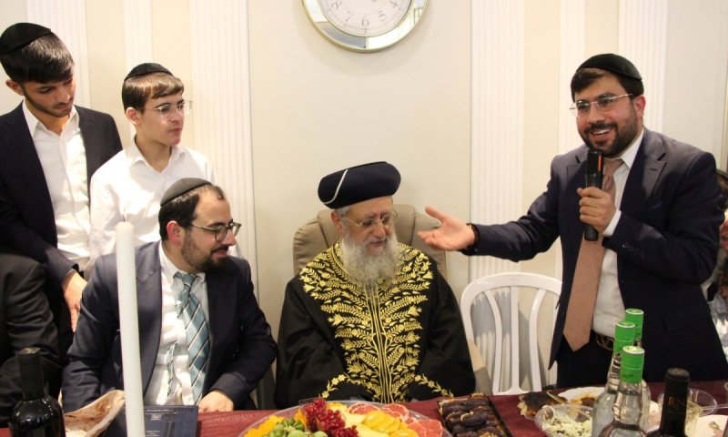 שולחן ט"ו בשבט של הראשונים לציון בבית מקורבם