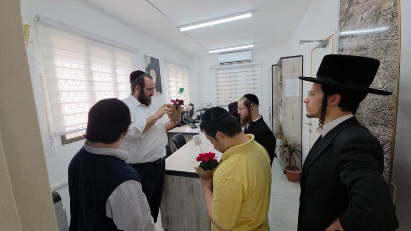 יחצ