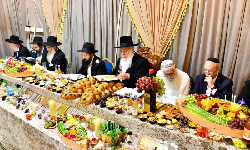 עם כוונות הרש"ש: טיש ט"ו בשבט אצל המקובל הספרדי