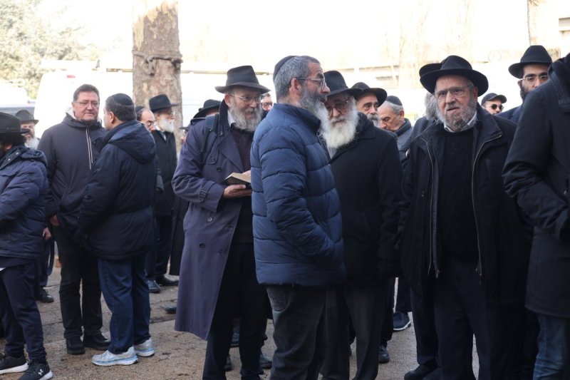 מרדכי לובעצקי