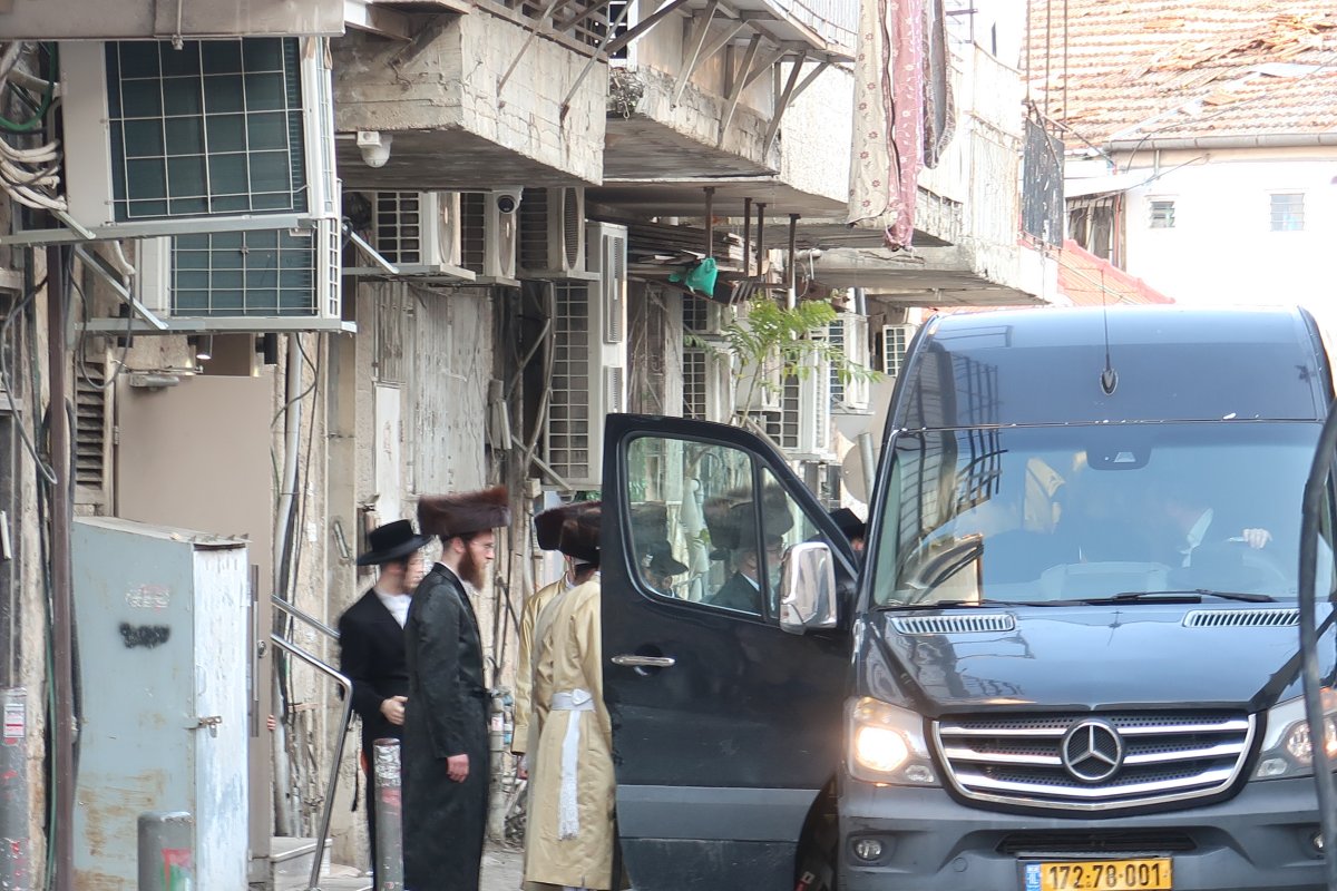 באדיבות המצלם
