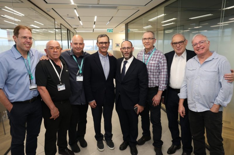 איציק בירן , אריאל סר
