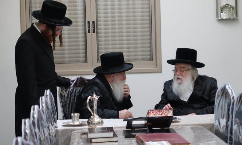 המשפיע הנודע עבר אירוע מוחי - האדמו"רים עלו לביקור חולים