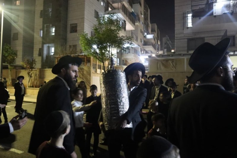 באדיבות המצלם